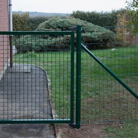 Holiday home Pleasant In Froidchapelle With Garden Cerfontaine