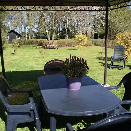 Holiday home Pleasant In Froidchapelle With Garden Cerfontaine